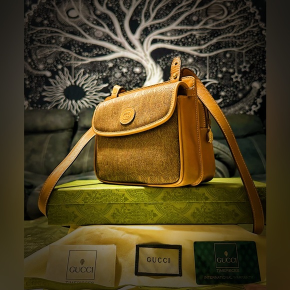 Authentic Vintage Y2K Gucci Brown and Tan Women's crossbody Bag - Picture 1 of 16